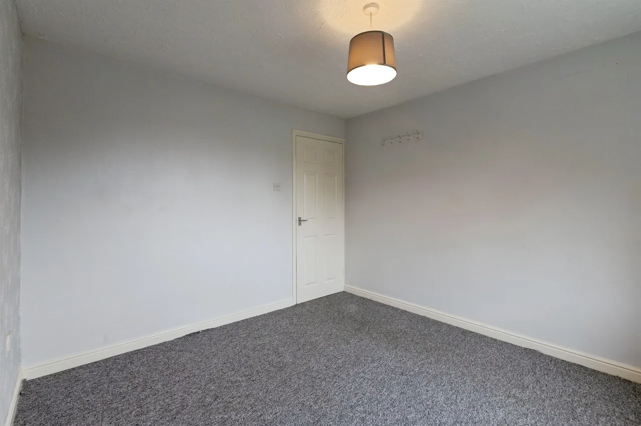 Lower Crescent, Linford, Stanford-Le-Hope, photo 8