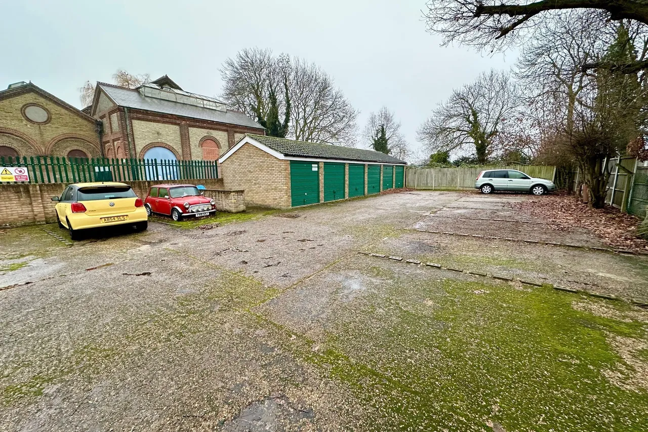 Lower Crescent, Linford, Stanford-Le-Hope, photo 12