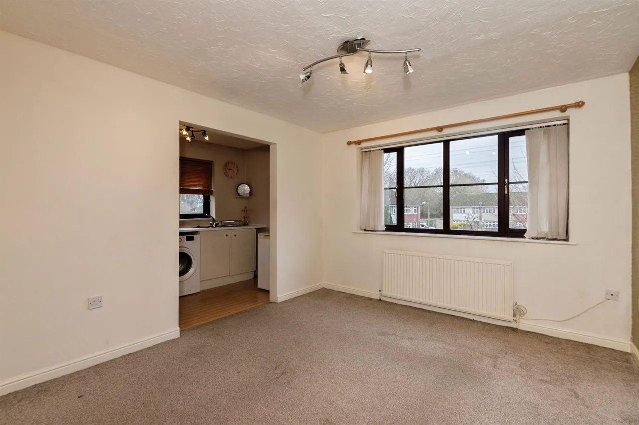 Lower Crescent, Linford, Stanford-Le-Hope, photo 5