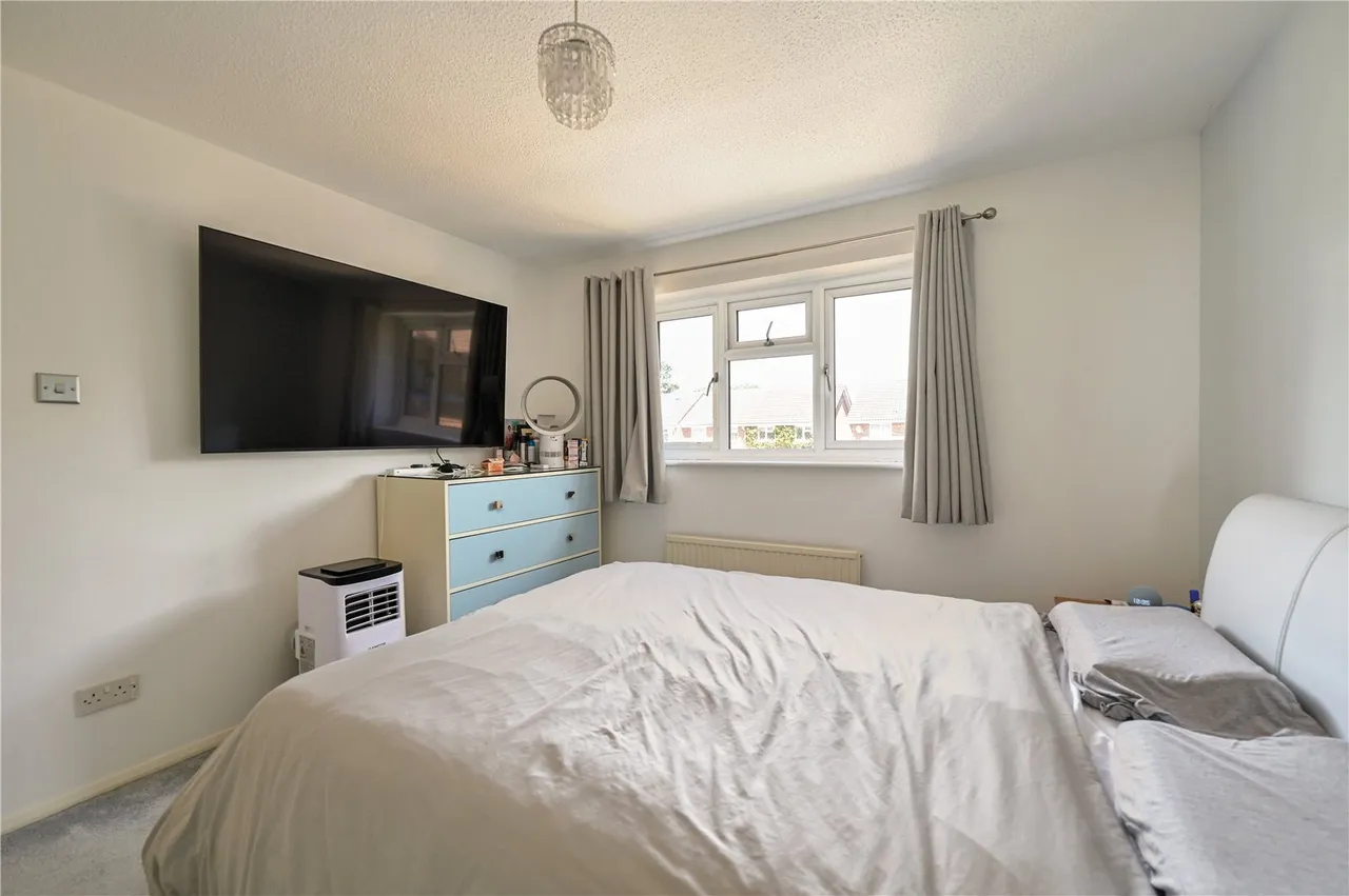 Kingfisher Walk, Ash, Guildford, Surrey, GU12 6RF, photo 7