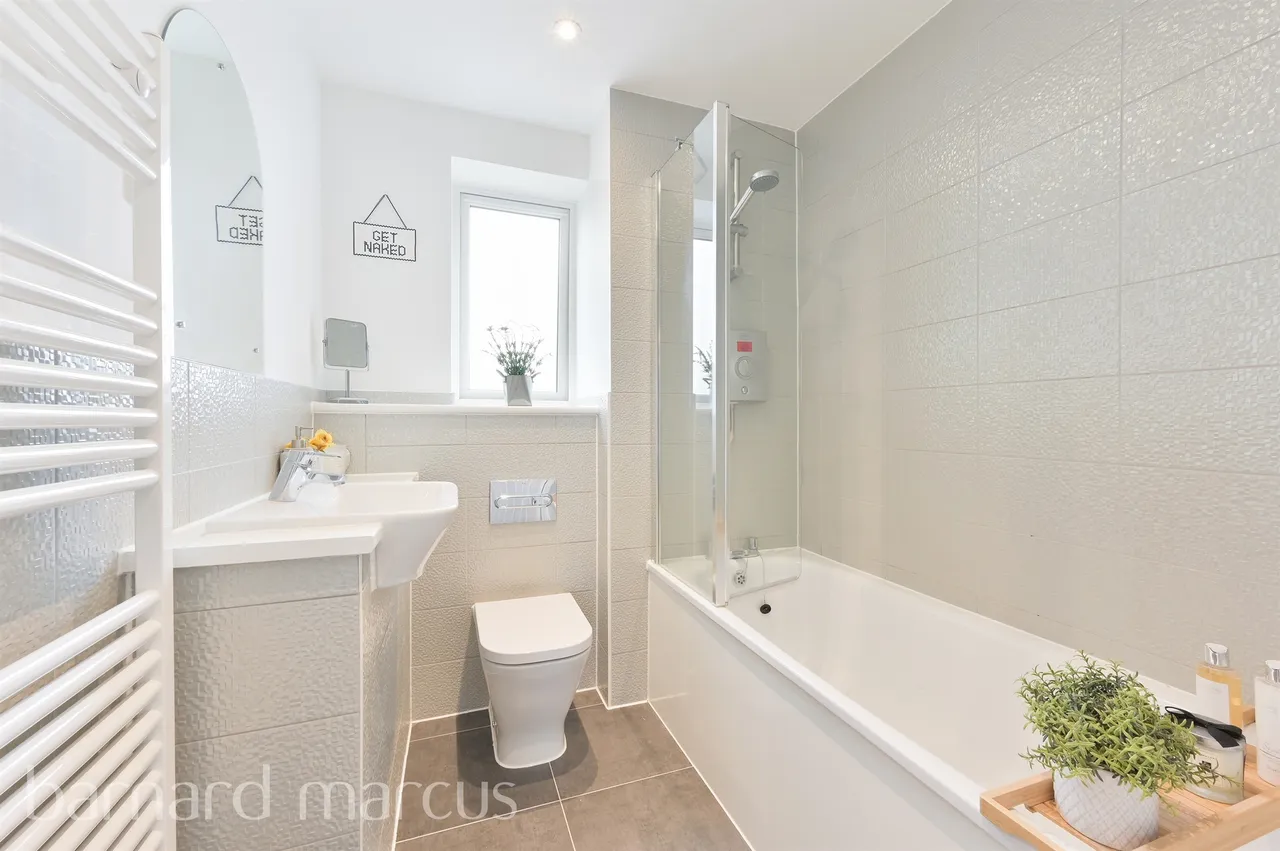 Tala Close, Surbiton, KT6, photo 10