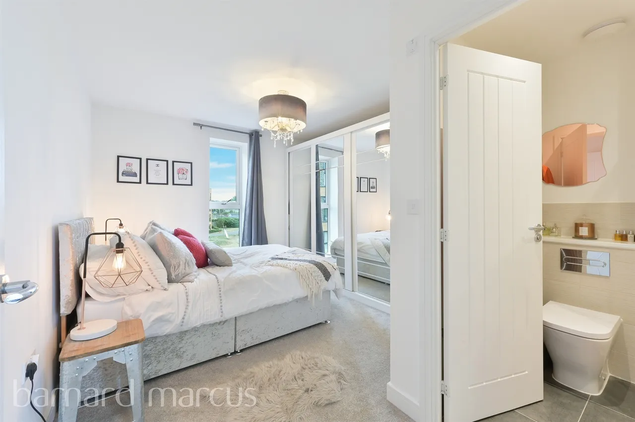 Tala Close, Surbiton, KT6, photo 11