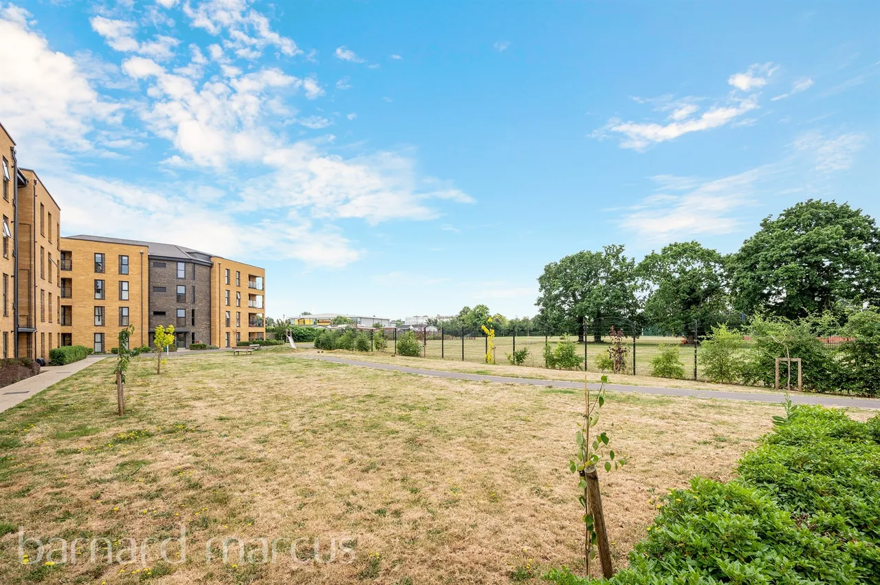 Tala Close, Surbiton, KT6, photo 15