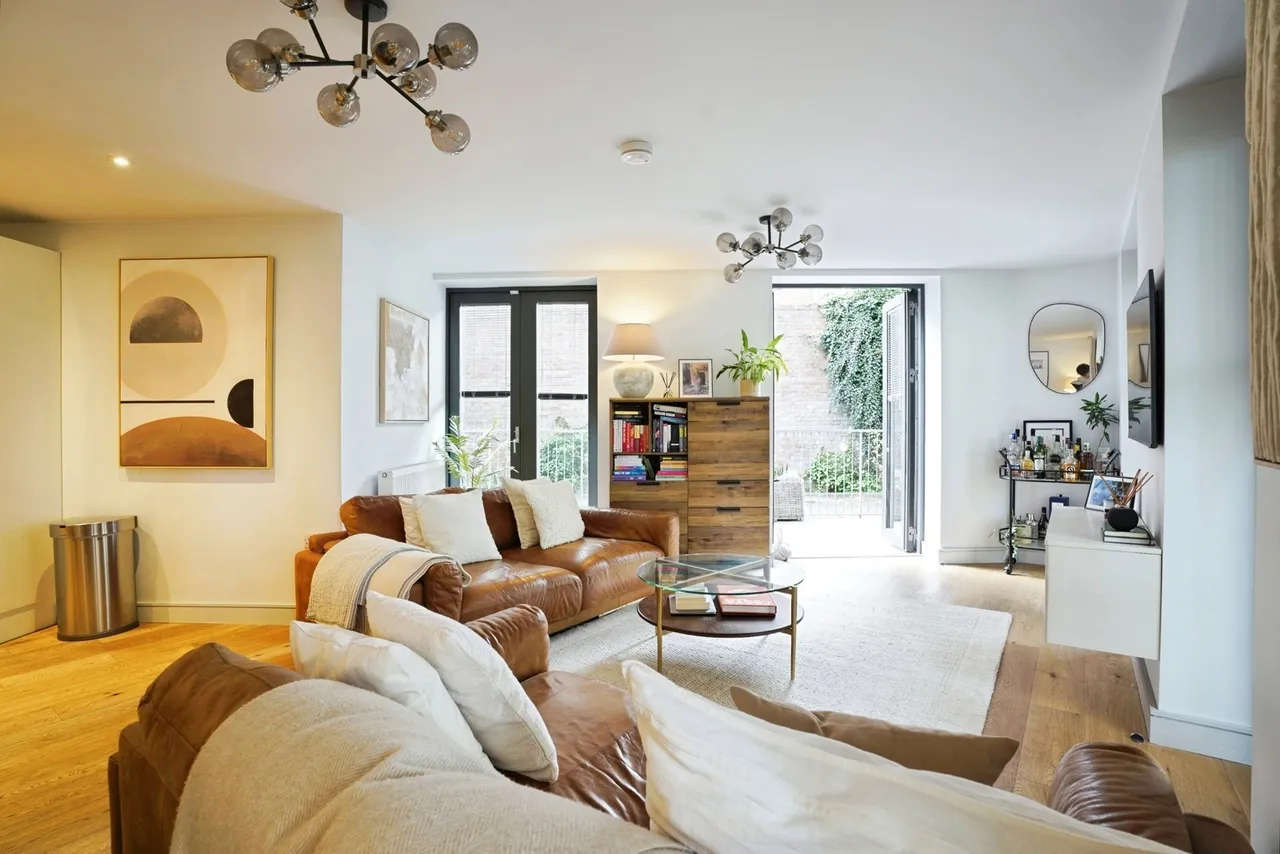 2 bed flat for sale, French Yard, Bristol, BS1