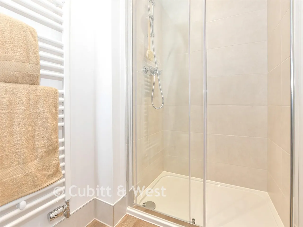 Willowhurst, Temple Gate, RH15, photo 9