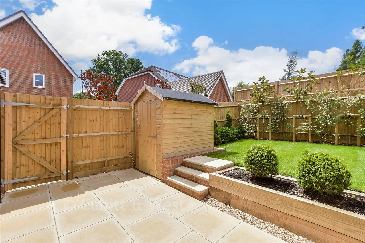Willowhurst, Temple Gate, RH15, photo 13