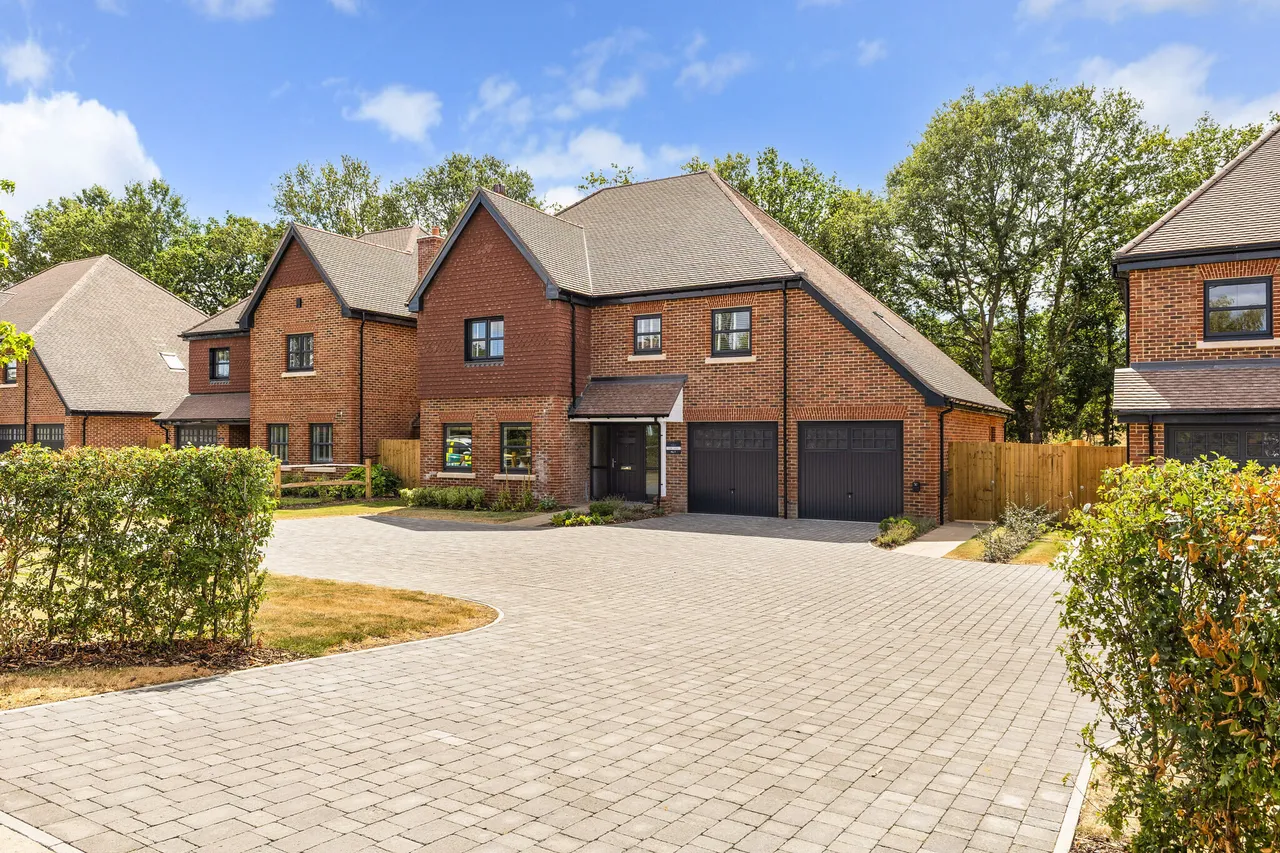 5 bed house for sale — Oakland Grove, Ridgley Road, Godalmin...