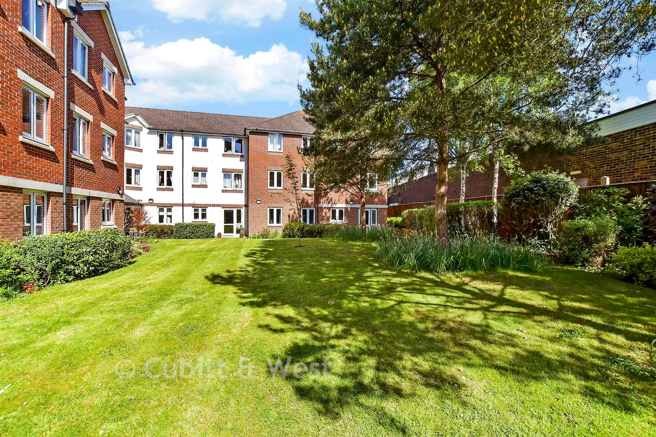 Kings Road, Horsham, RH13, photo 10