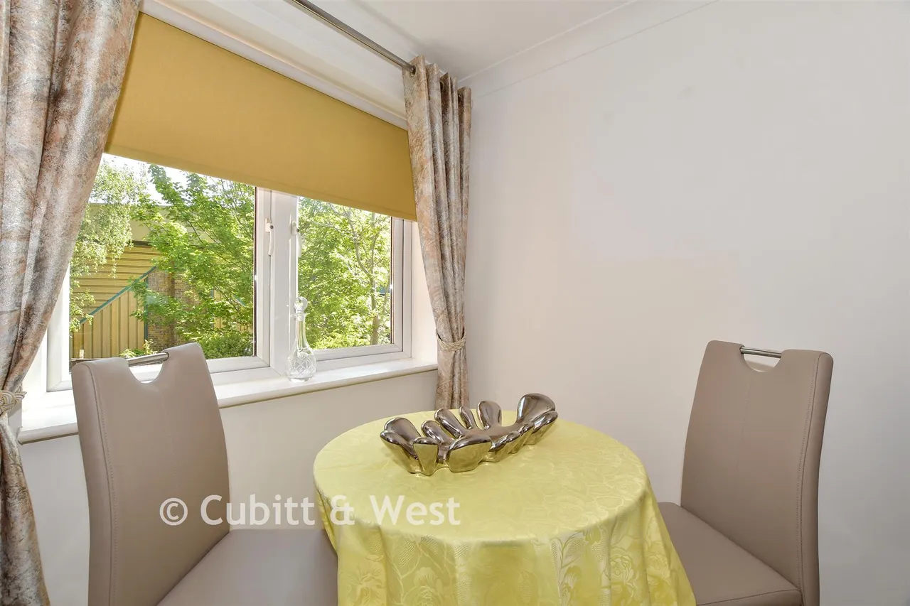 Kings Road, Horsham, RH13, photo 4