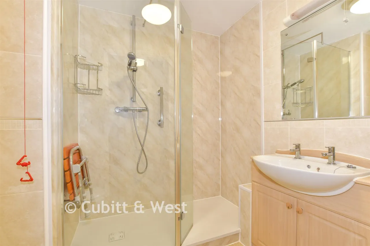 Kings Road, Horsham, RH13, photo 9