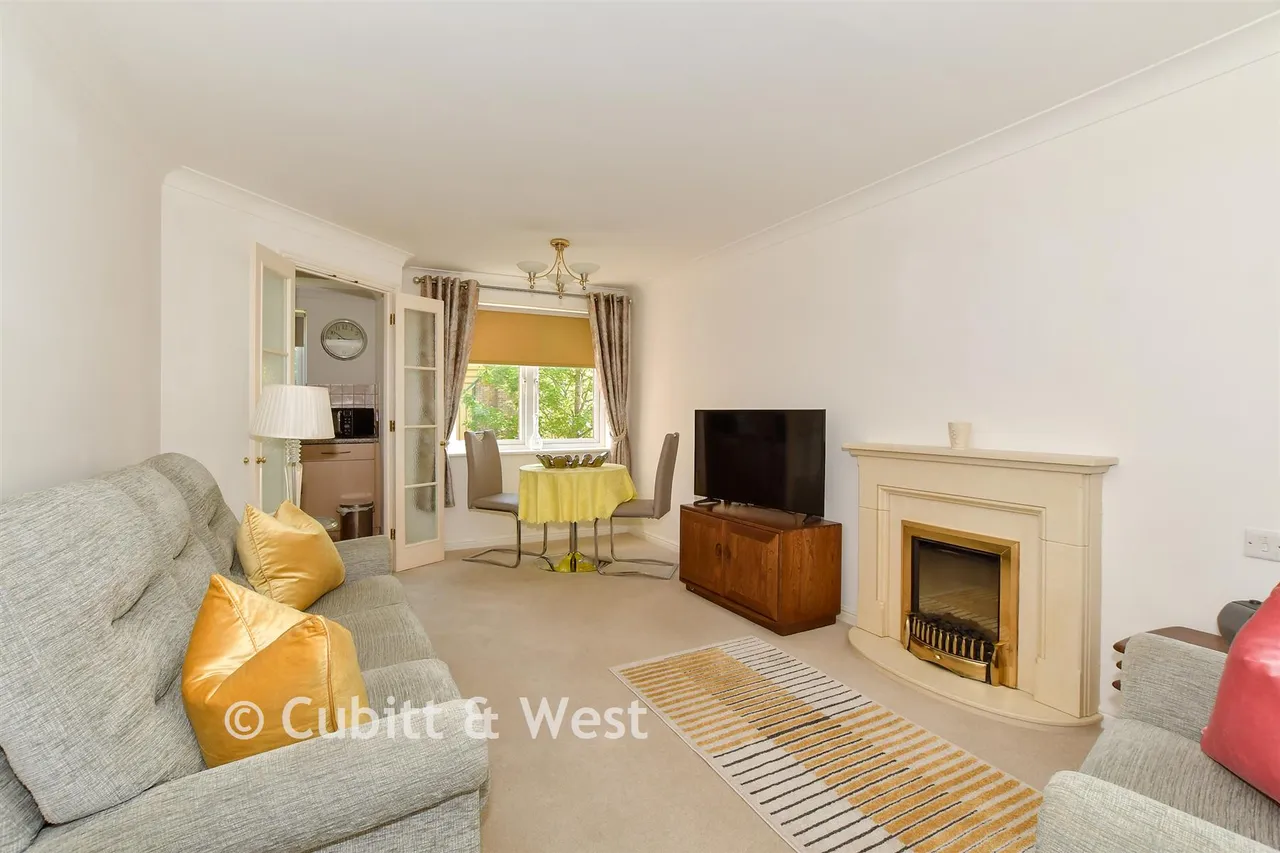 Kings Road, Horsham, RH13, photo 3