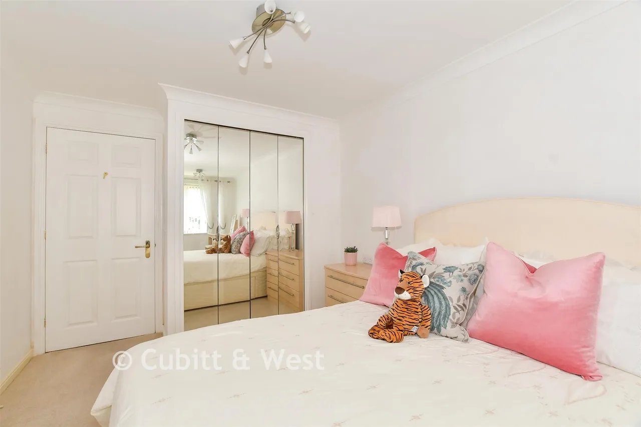 Kings Road, Horsham, RH13, photo 7