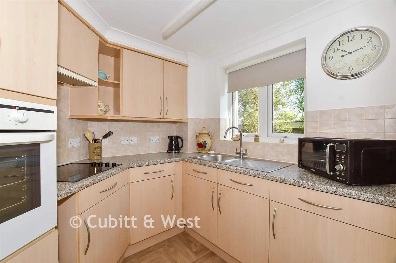 Kings Road, Horsham, RH13, photo 6