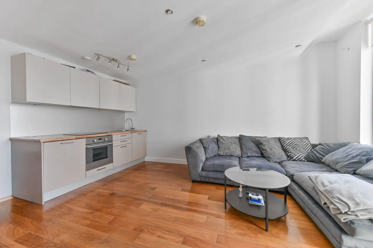 Flat 147, Centrillion Point, 2 Masons Avenue, Croydon, photo 2