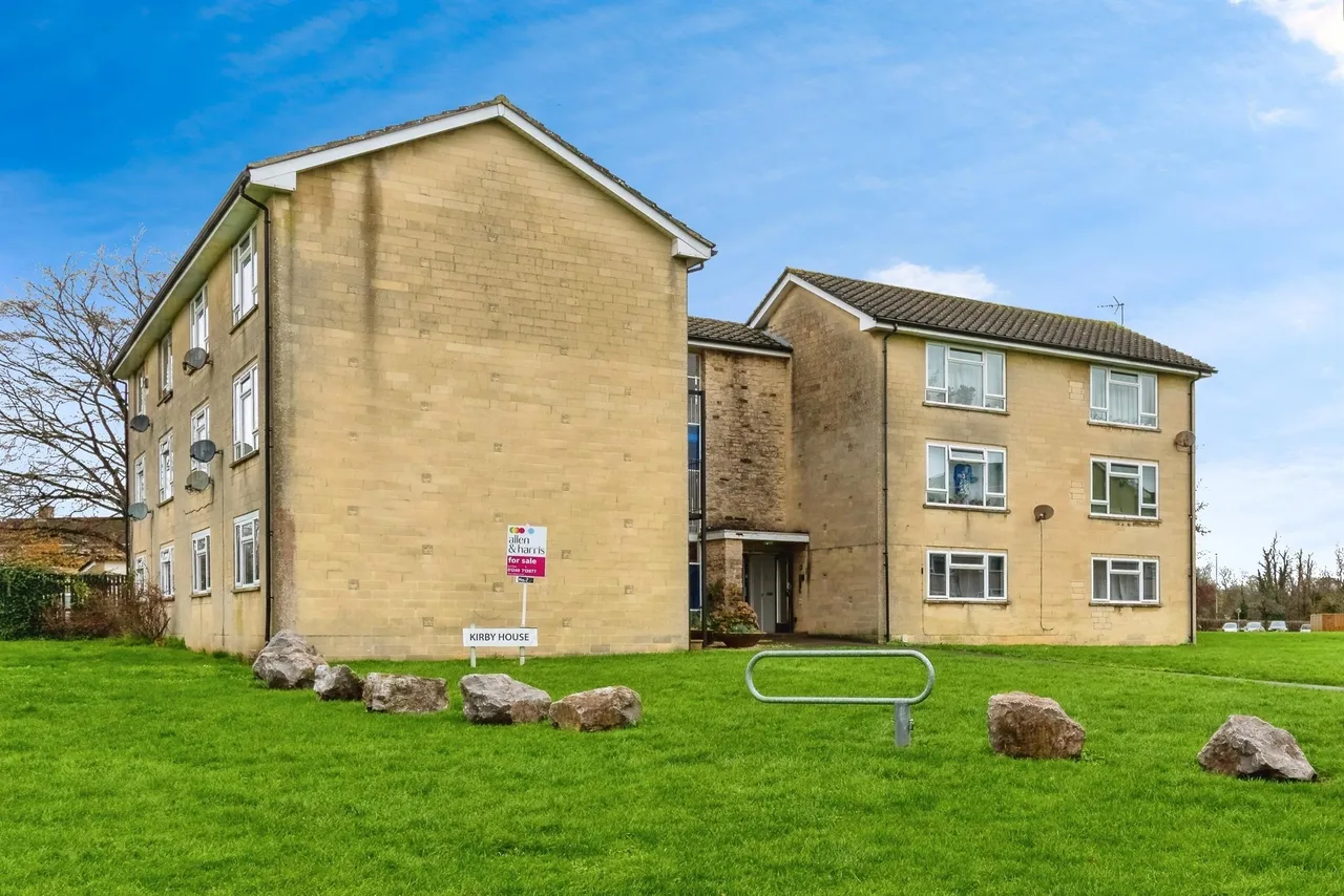2 bed flat for sale — Kirby House, Methuen Way, Corsham