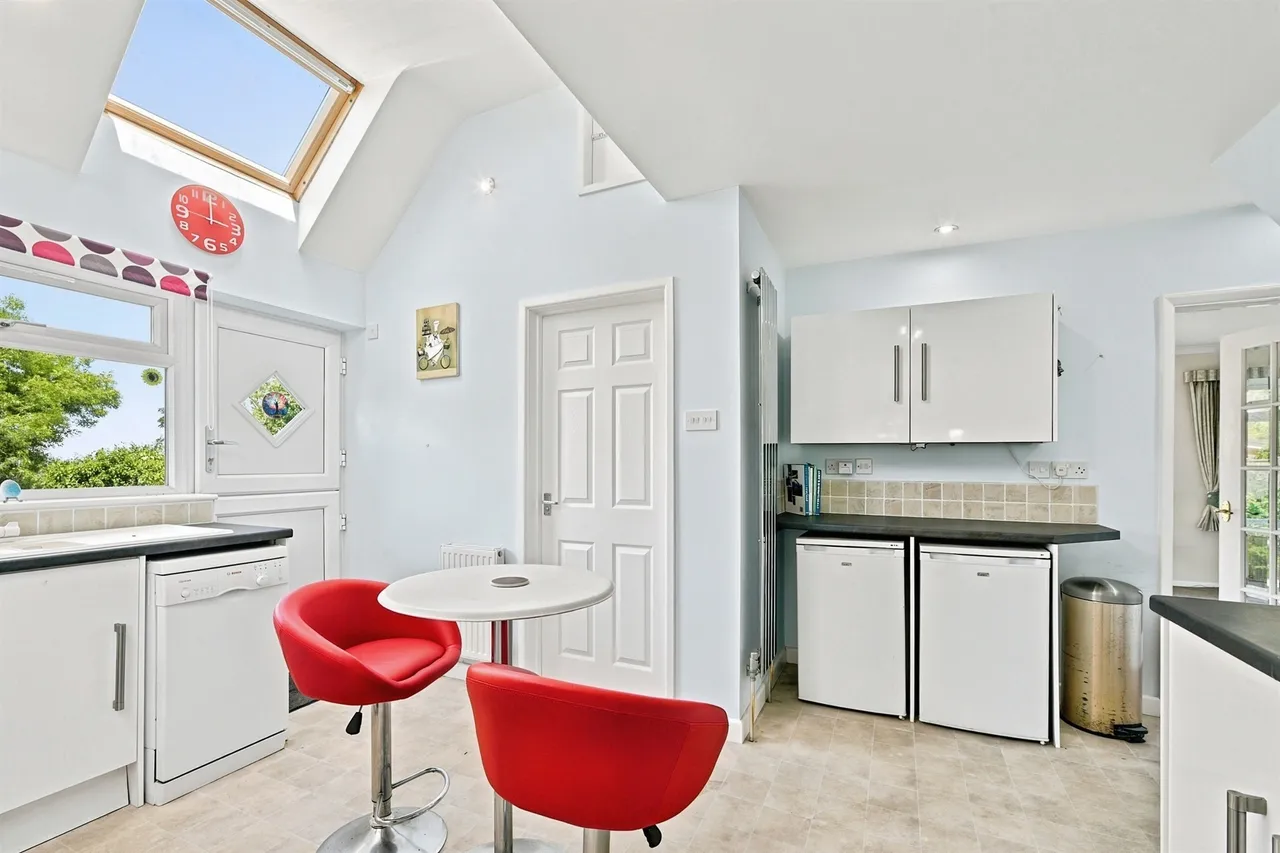 Malthouse Close, Blunsdon, Swindon, photo 6