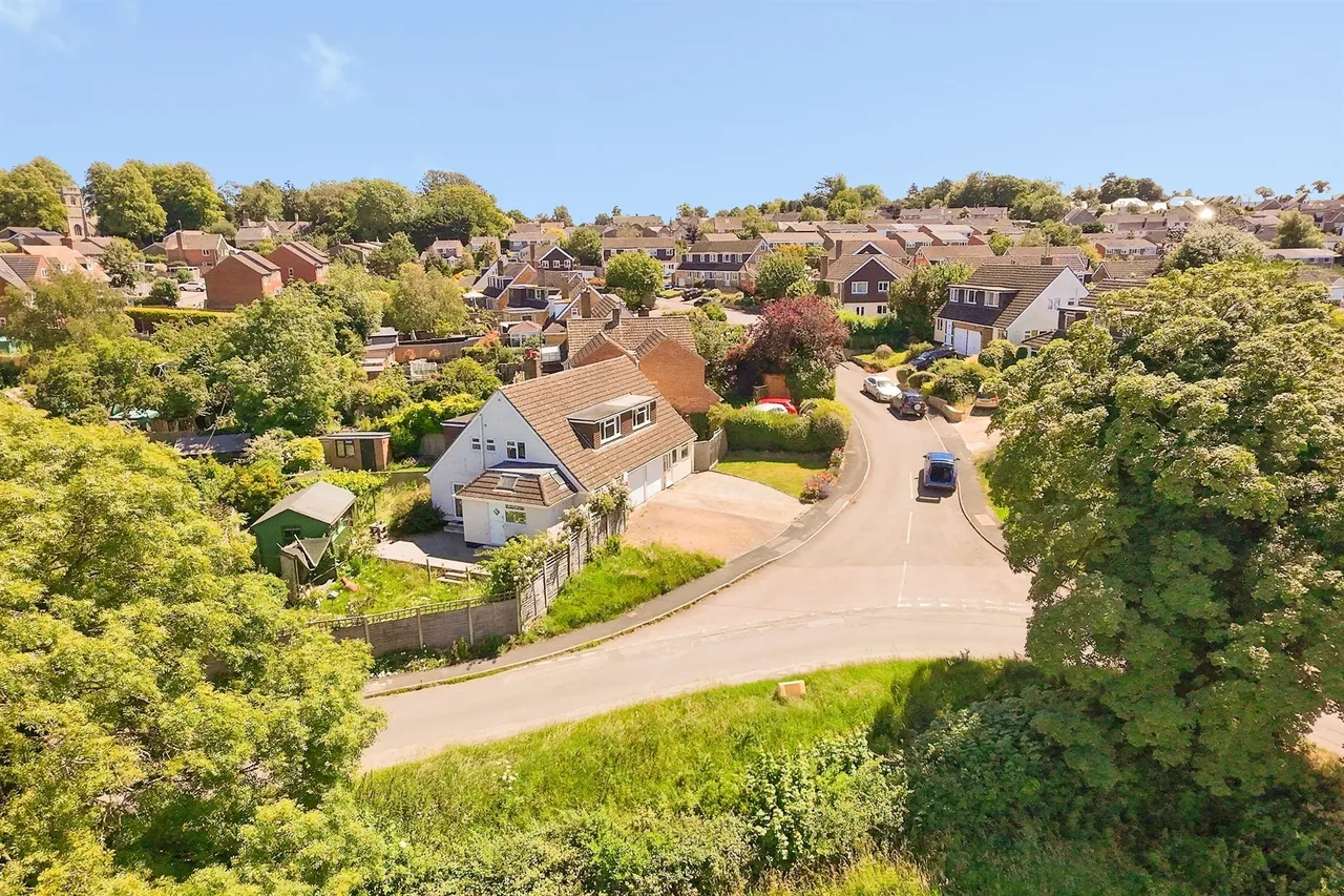 3 bed house for sale — Malthouse Close, Blunsdon, Swindon