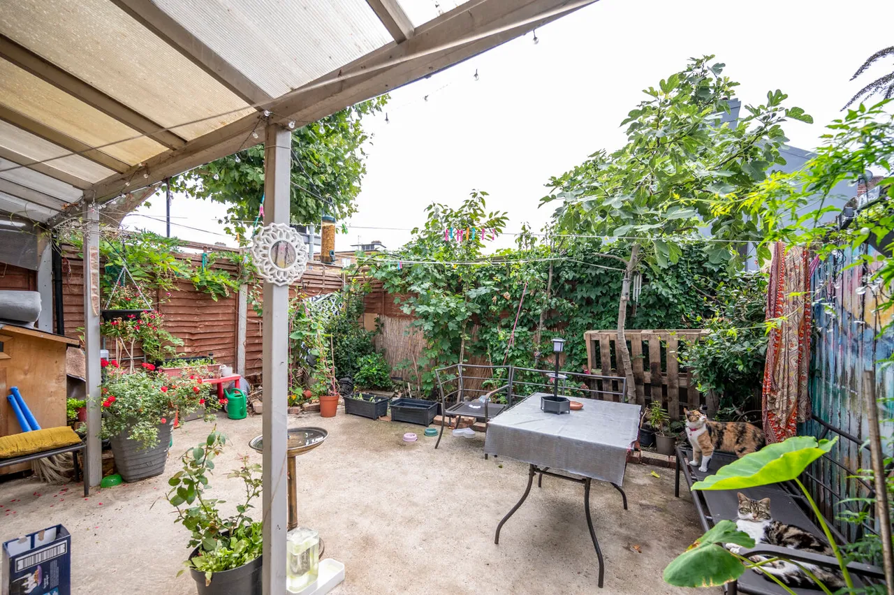 18 Manorhall Gardens, London, photo 8