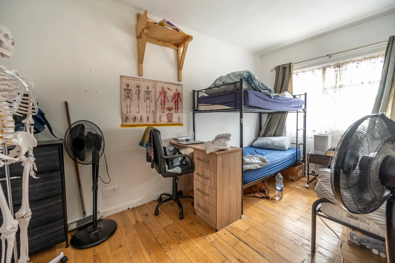 18 Manorhall Gardens, London, photo 10