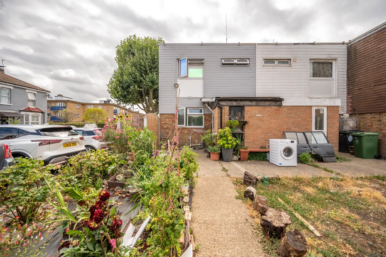18 Manorhall Gardens, London, photo 9