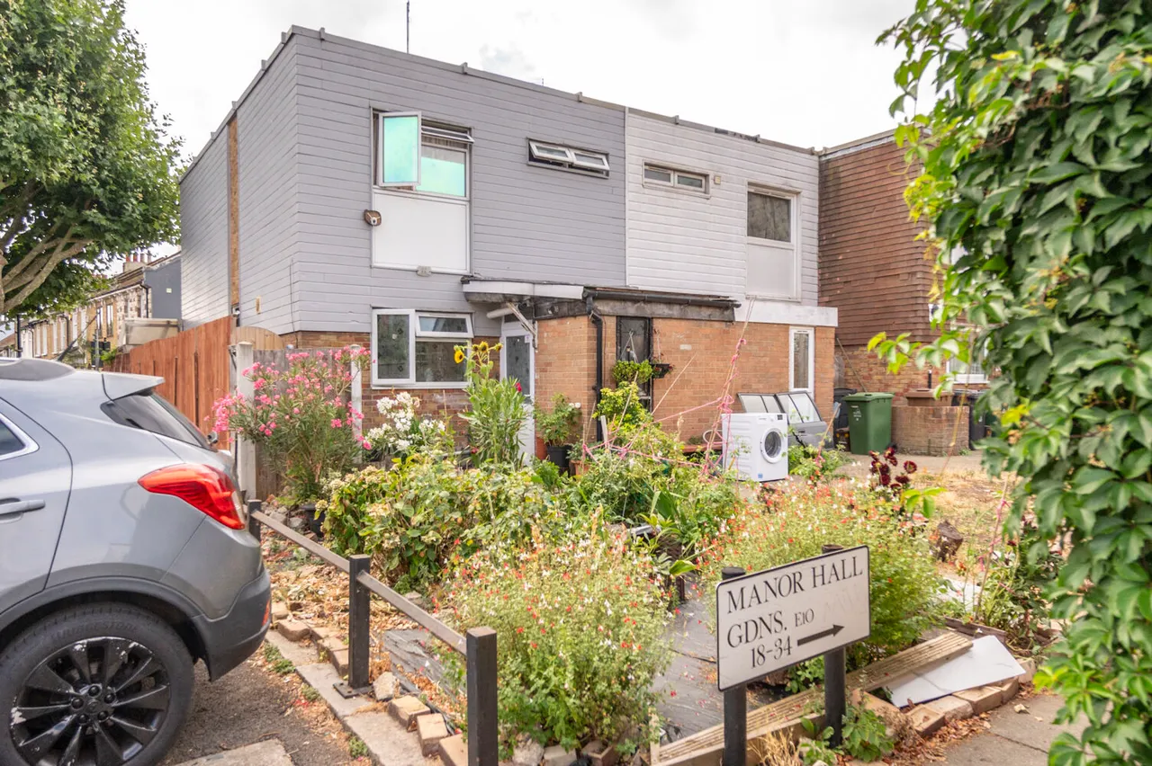 18 Manorhall Gardens, London, photo 11