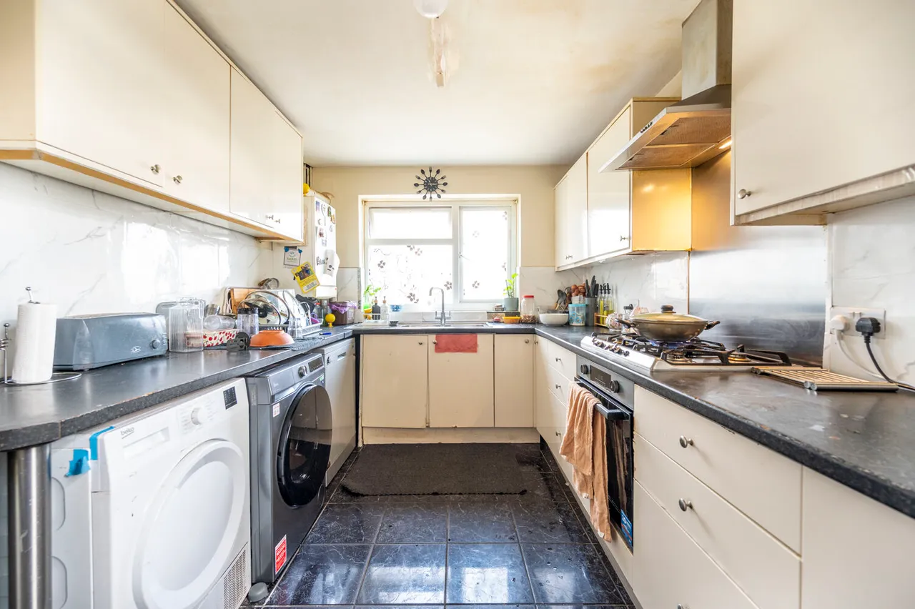 18 Manorhall Gardens, London, photo 5