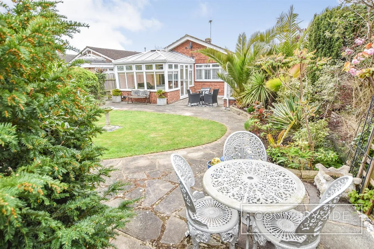 Clifton Way, Benfleet, photo 2