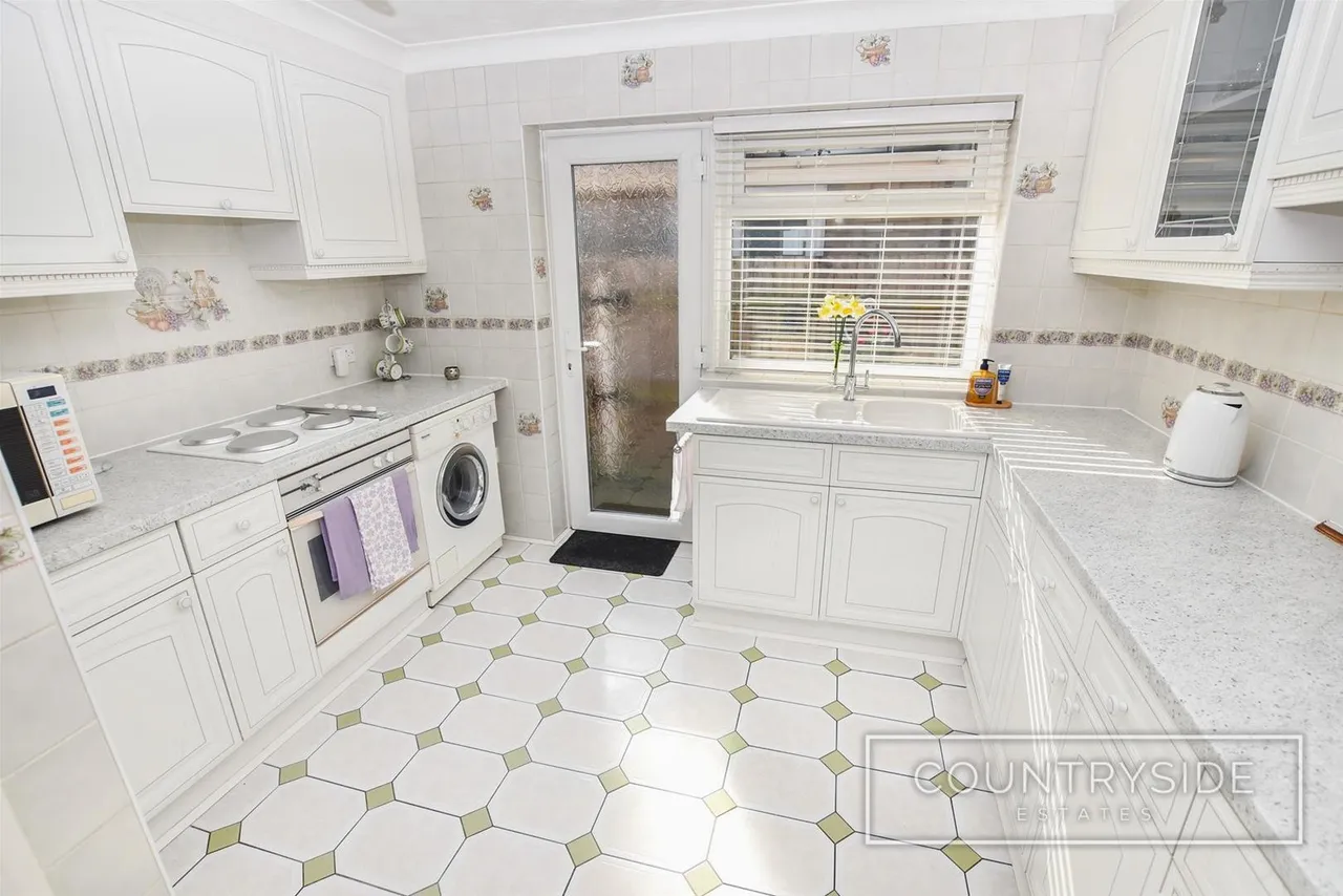 Clifton Way, Benfleet, photo 8