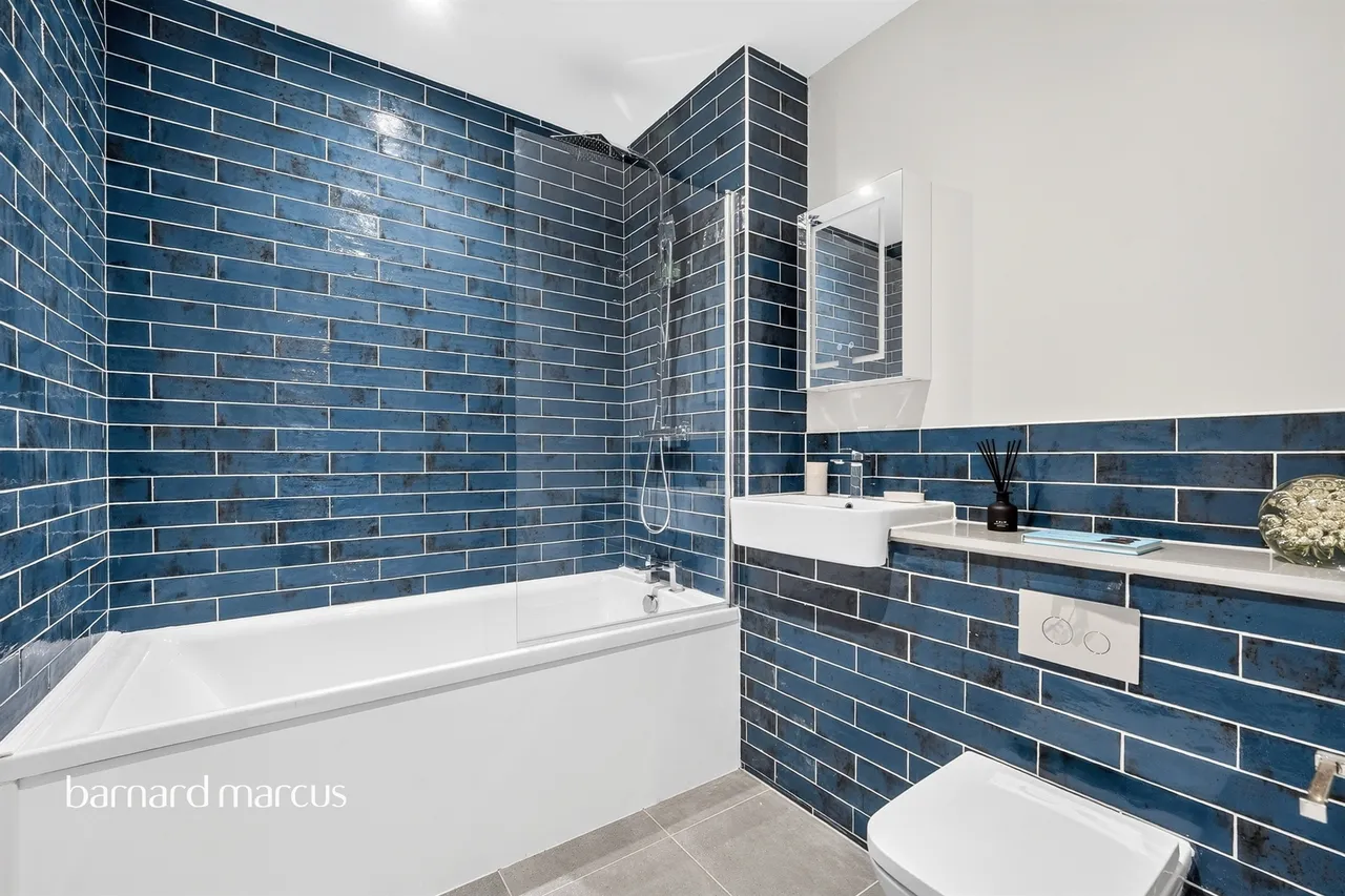Meadow House, Fallsbrook Road, London, photo 6