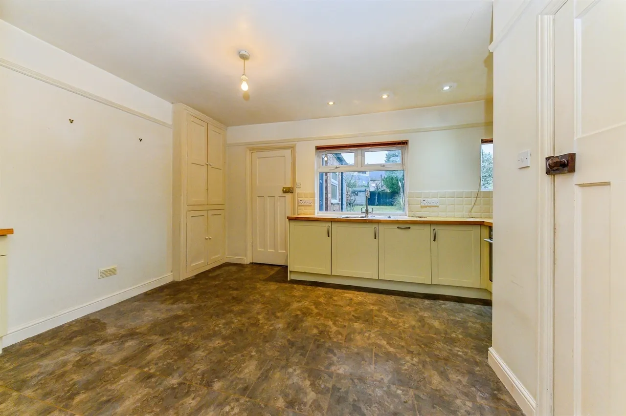 Old Leicester Road, Wansford, PE8, photo 5
