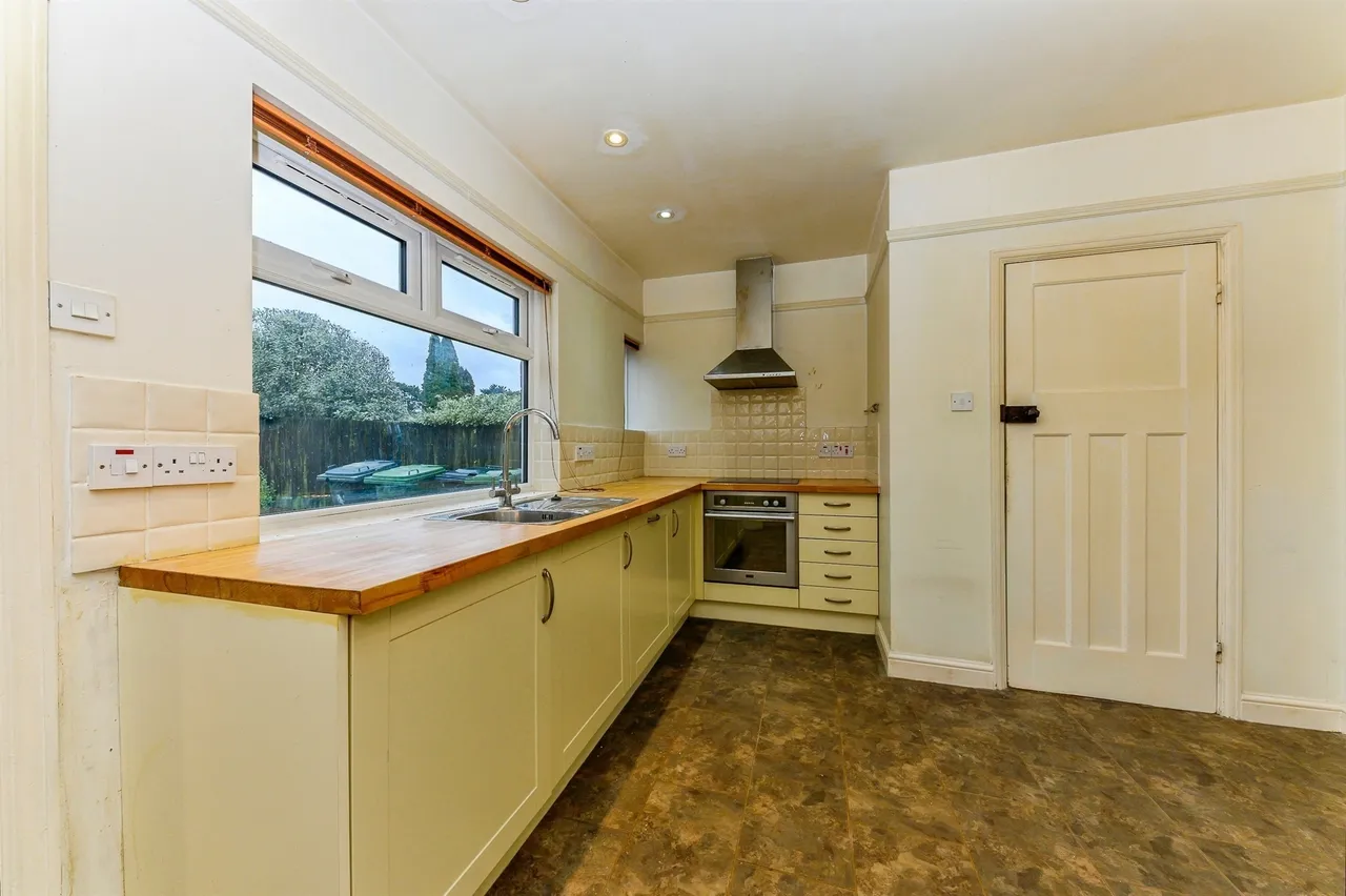 Old Leicester Road, Wansford, PE8, photo 6