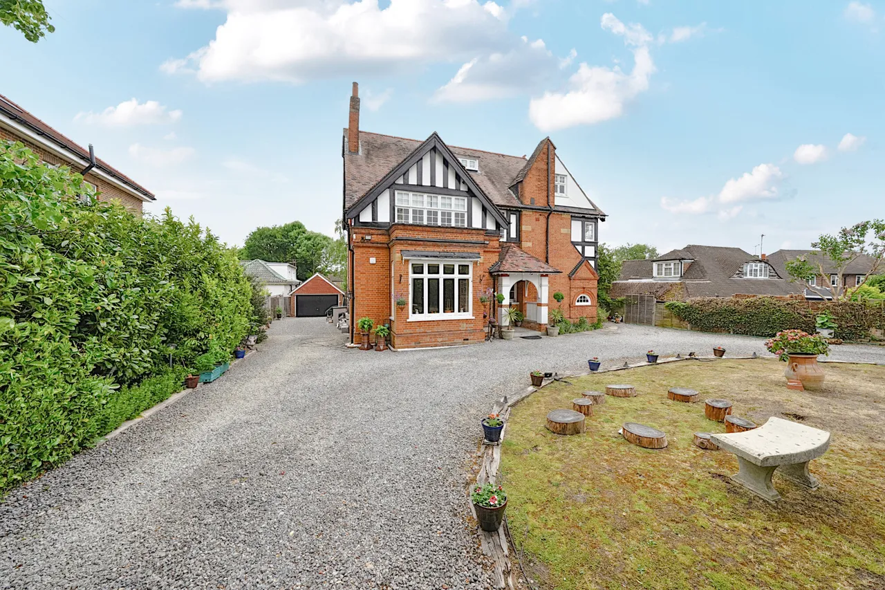 6 bed house for sale, Ducks Hill Road, Northwood, HA6