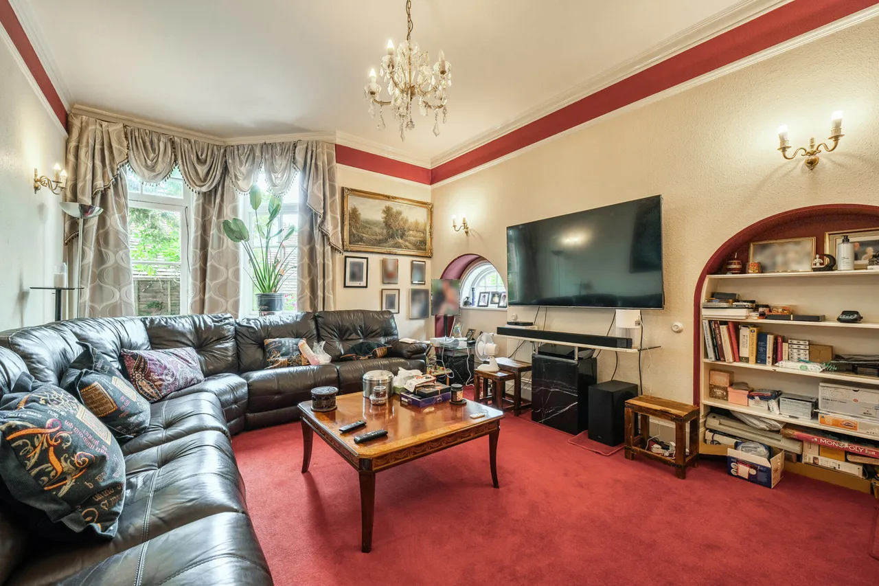 Ducks Hill Road, Northwood, HA6, photo 2