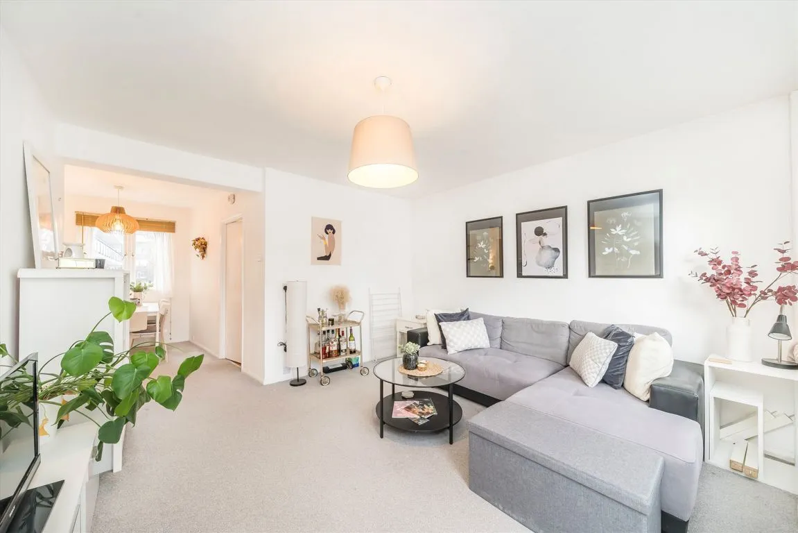 2 bed property to rent, Rockley Road, W14