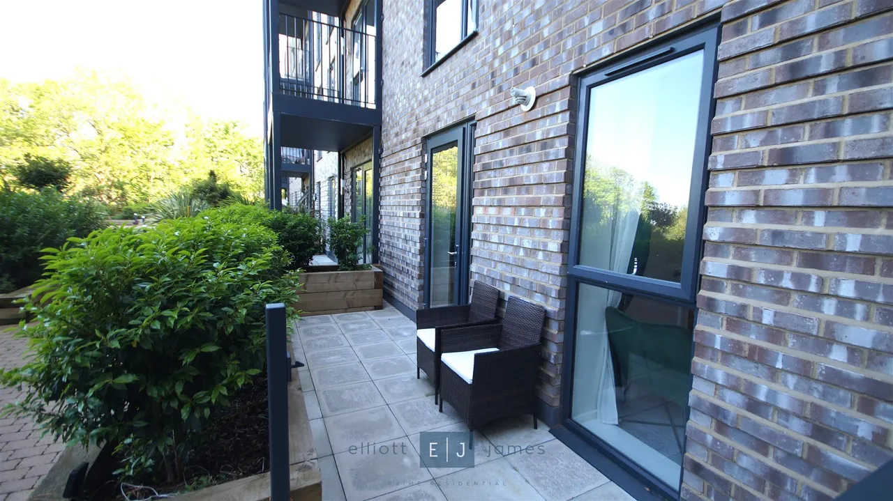 Academy Way, Loughton, IG10, photo 9