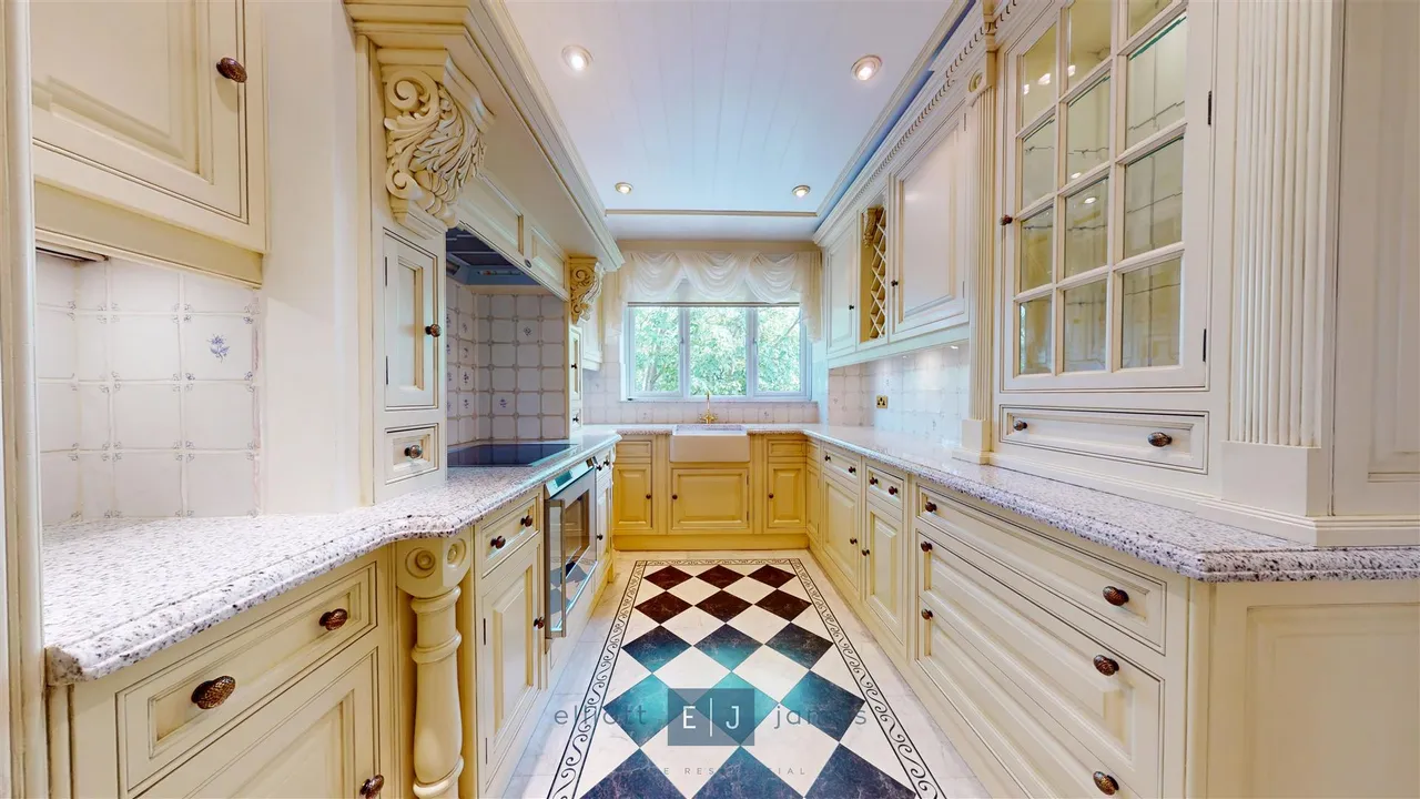 St. Johns Road, Loughton, IG10, photo 2