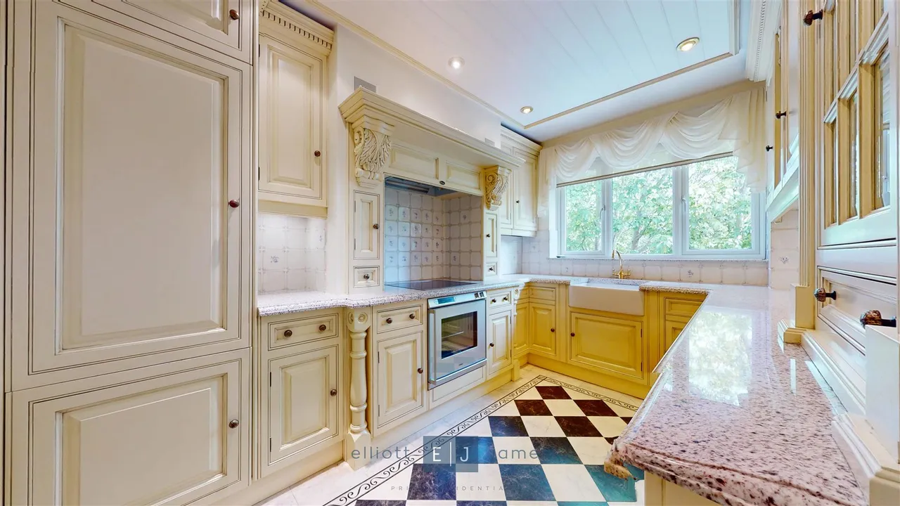 St. Johns Road, Loughton, IG10, photo 3