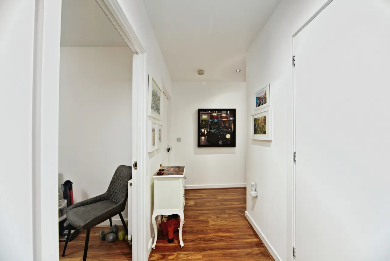 21 Whitestone Way, Croydon, photo 9