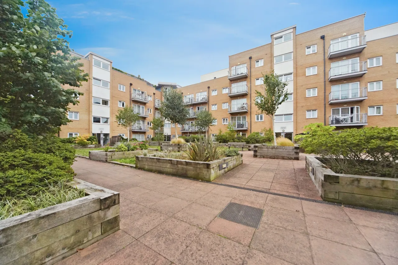 2 bed flat for sale — 21 Whitestone Way, Croydon