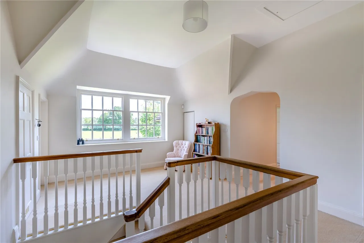 Vicarage Hill, Loxwood, RH14, photo 9
