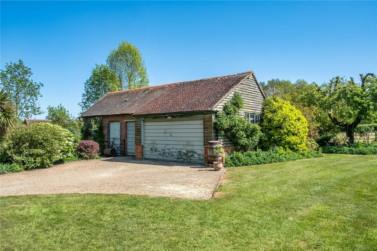 Vicarage Hill, Loxwood, RH14, photo 12