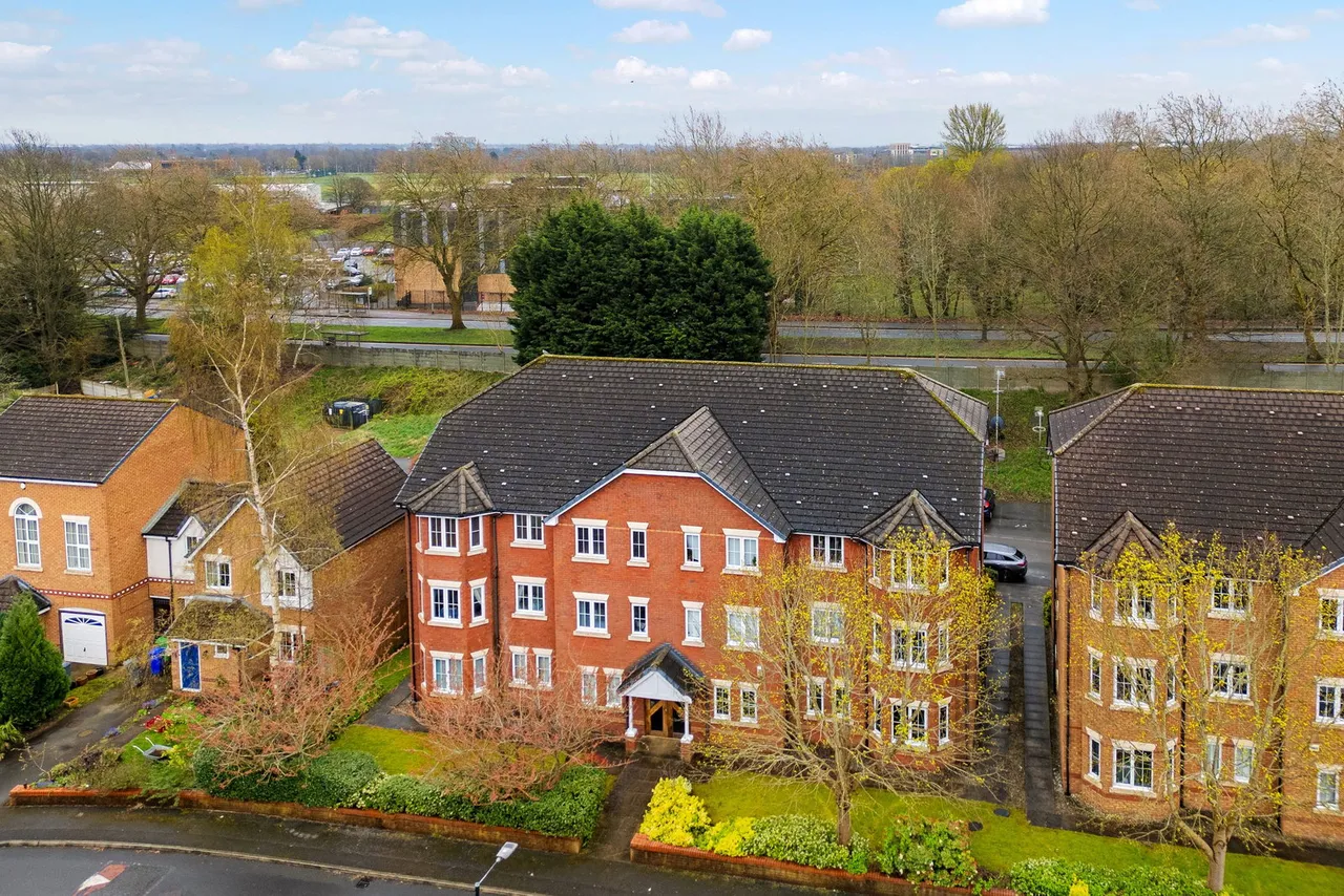 2 bed flat for sale — Chelsfield Grove, Chorlton