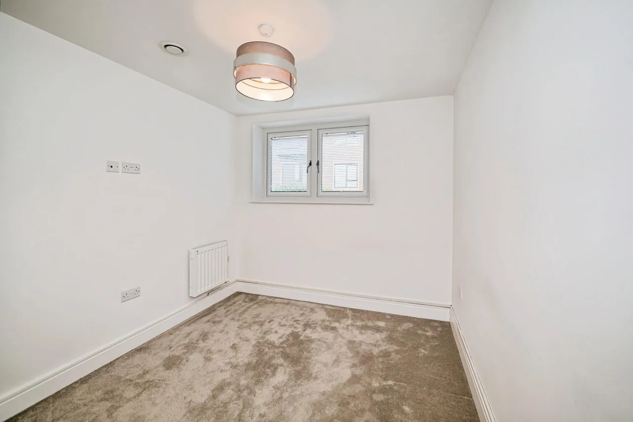 Lilys Walk, High Wycombe, HP11, photo 12