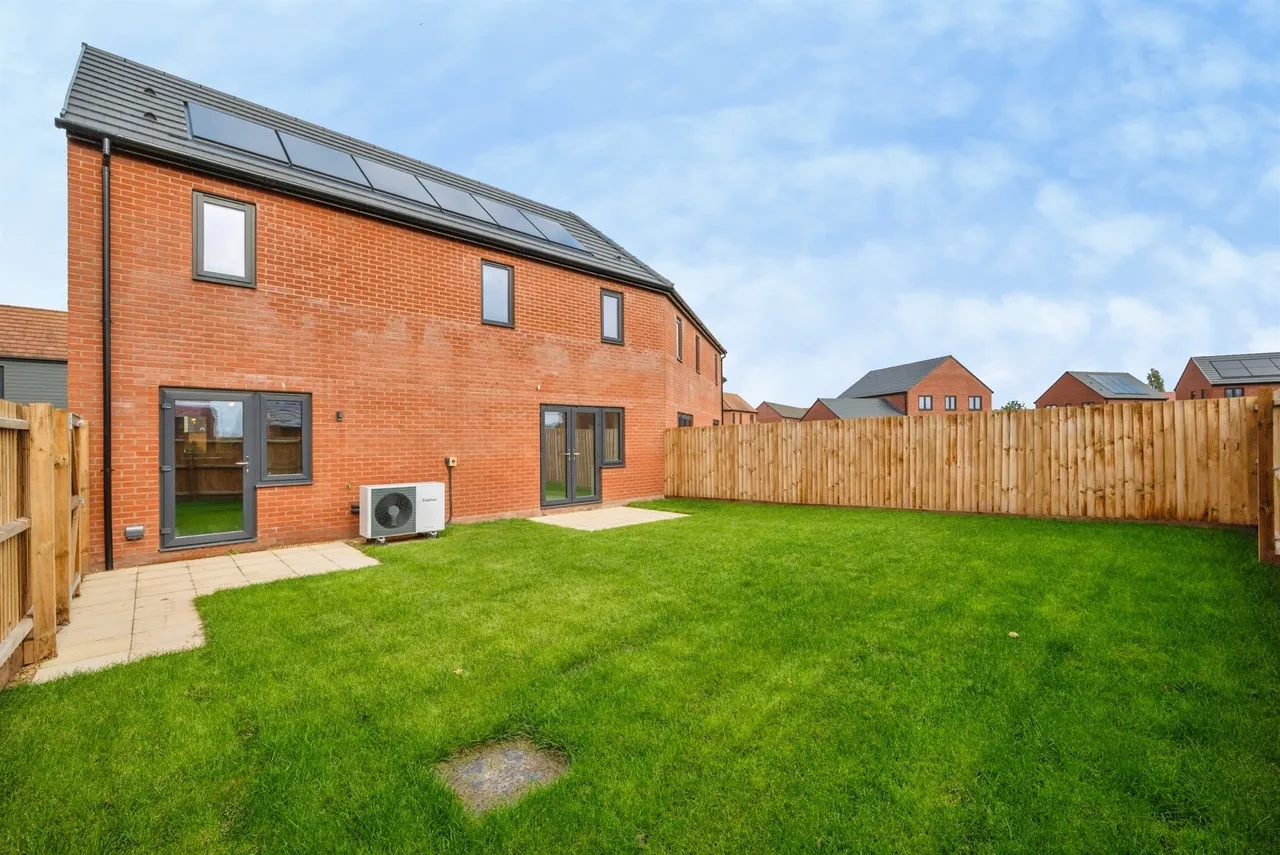 Emerald Close, Bradwell, NR31, photo 17