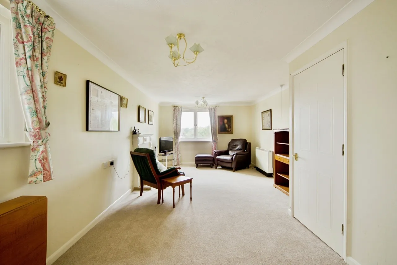 Hudsons Court, Darkes Lane, Potters Bar, Hertfordshire, EN6, photo 5