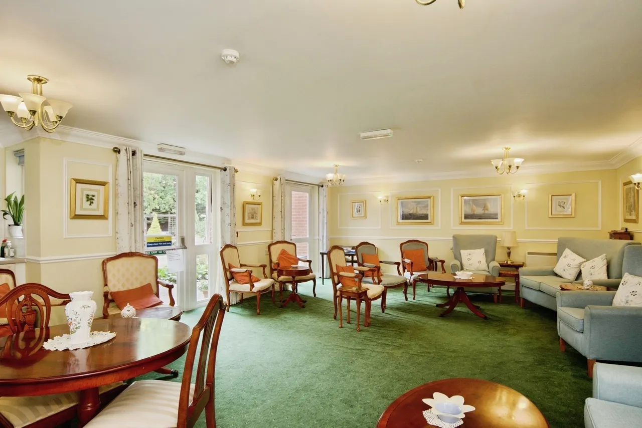 Hudsons Court, Darkes Lane, Potters Bar, Hertfordshire, EN6, photo 14