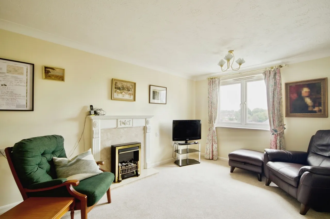 Hudsons Court, Darkes Lane, Potters Bar, Hertfordshire, EN6, photo 2