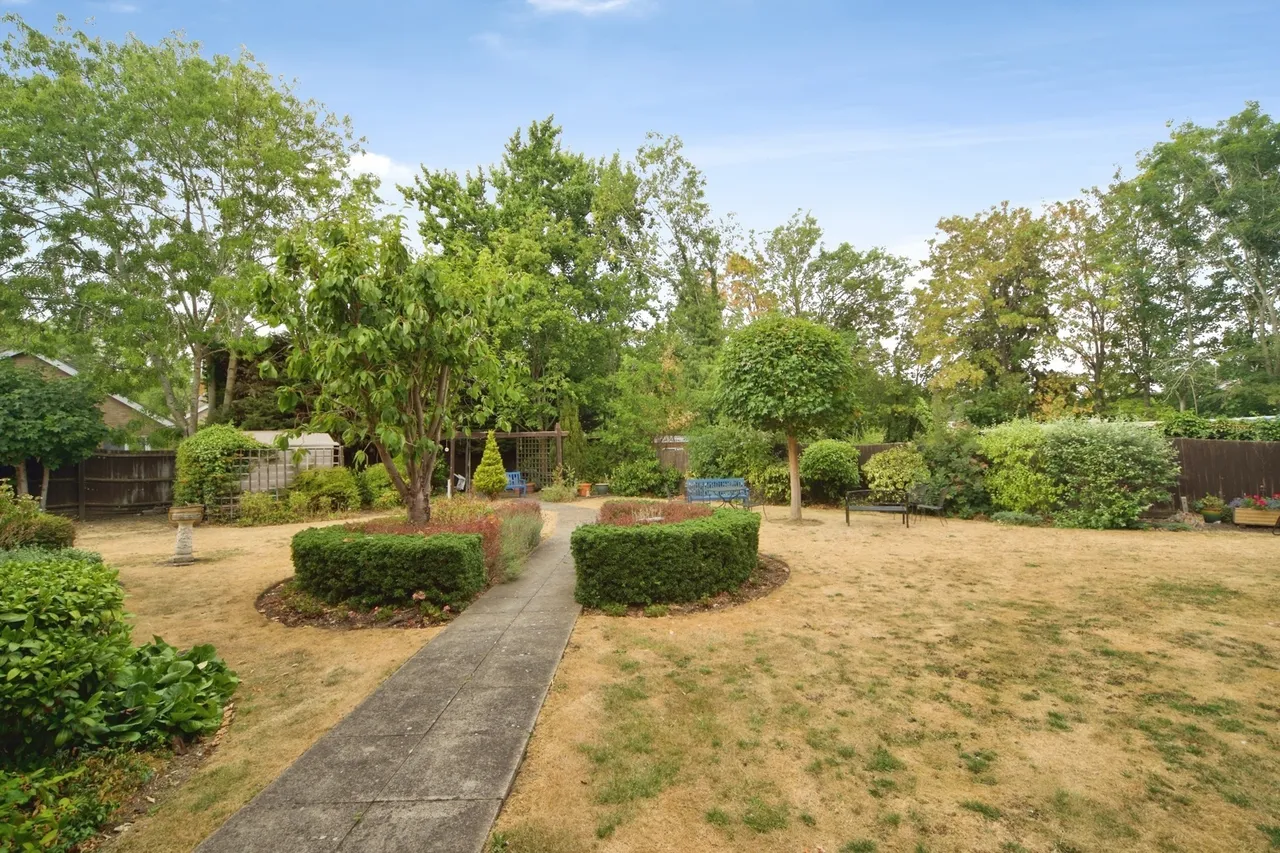 Hudsons Court, Darkes Lane, Potters Bar, Hertfordshire, EN6, photo 6