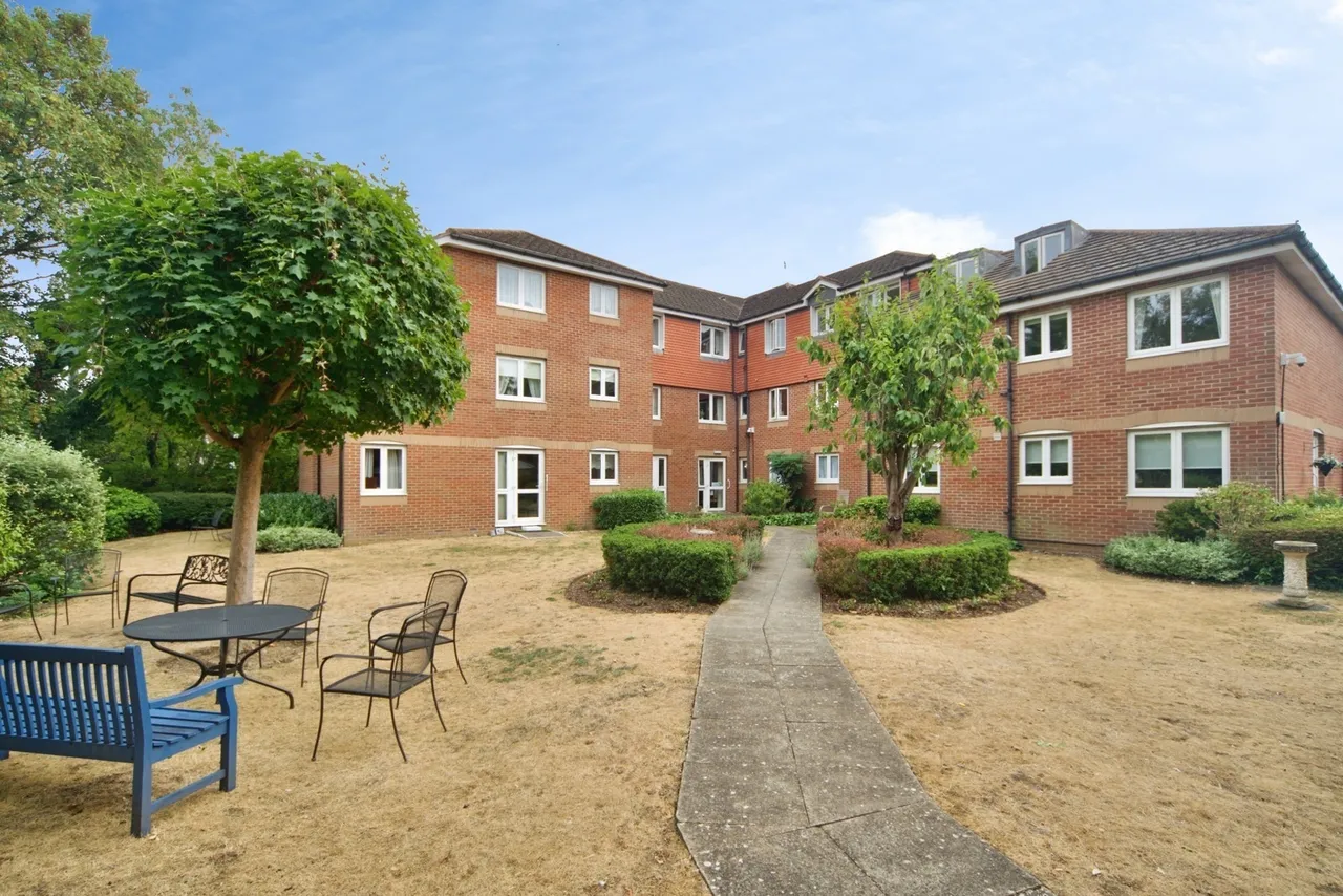 Hudsons Court, Darkes Lane, Potters Bar, Hertfordshire, EN6, photo 11