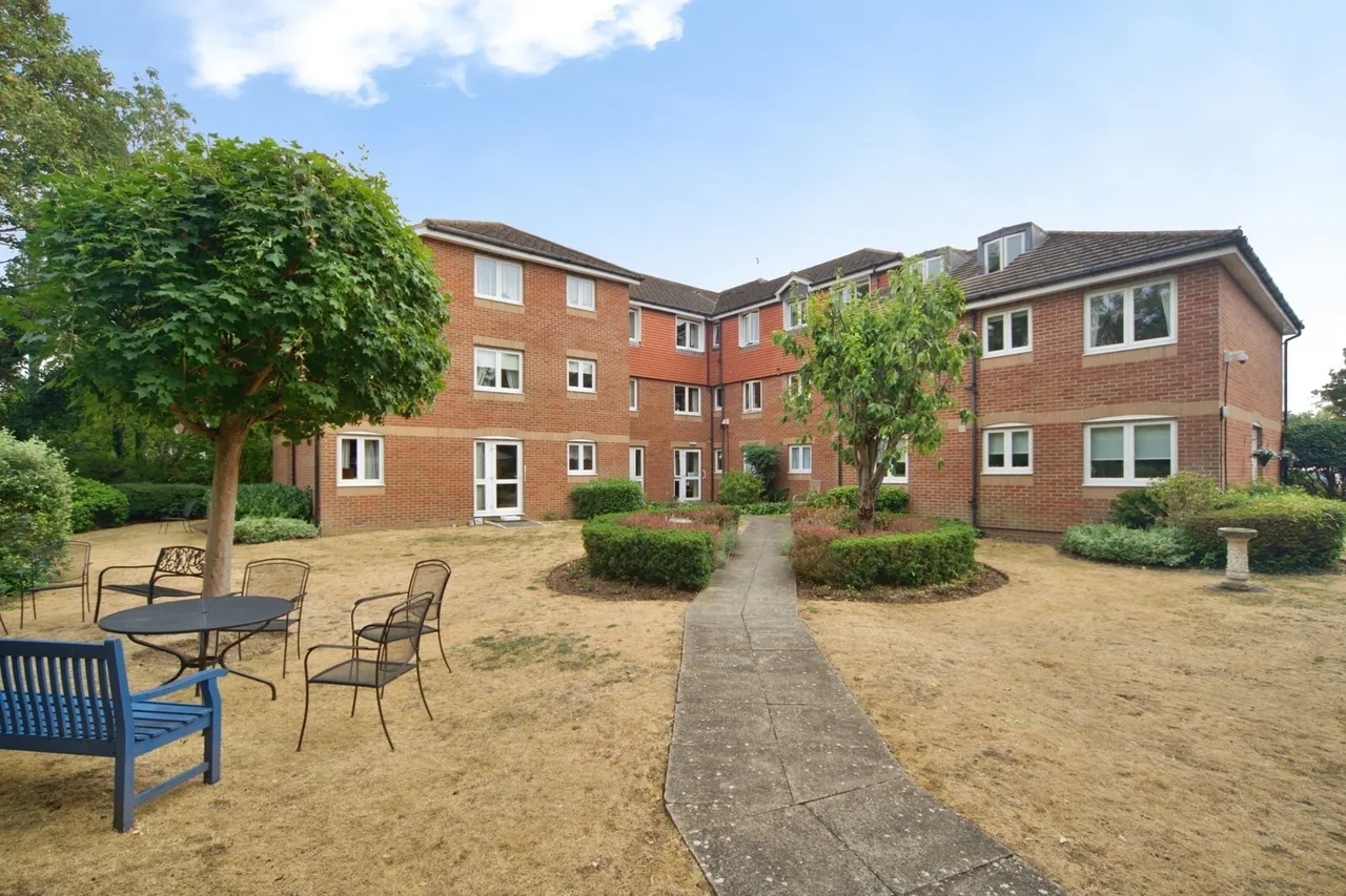 Hudsons Court, Darkes Lane, Potters Bar, Hertfordshire, EN6, photo 13